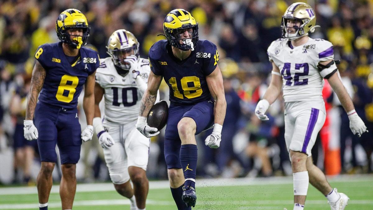 Michigan tight end Colston Loveland celebrates a play against Washington during the second half of U-M's 34-13 win in the College Football Playoff national championship game