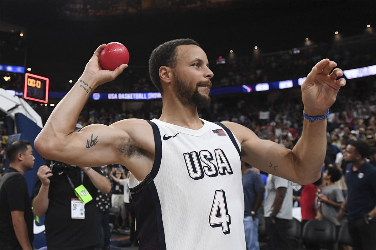 USA guard Steph Curry (4) throws a ball to the fans after defeating Canada in the USA Basketball Showcase at T-Mobile Arena.