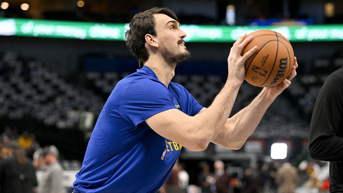  Golden State Warriors forward Dario Saric (20) warms up before the game between the Dallas Mavericks and the Golden State Warriors at the American Airlines Center.