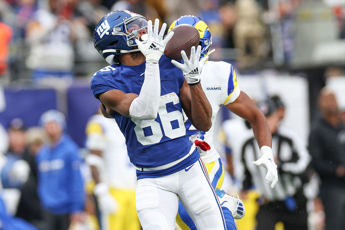 New York Giants wide receiver Darius Slayton (86) catches a touchdown pass during the second half as Los Angeles Rams cornerback Ahkello Witherspoon (44) defends at MetLife Stadium