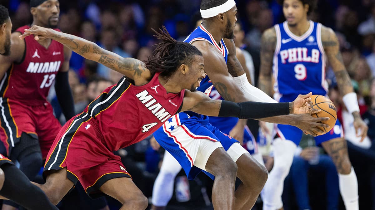 Philadelphia 76ers forward Paul Reed (44) controls a loose ball against Miami Heat guard Delon Wright (4) during the second quarter of a play-in game of the 2024 NBA playoffs at Wells Fargo Center. 