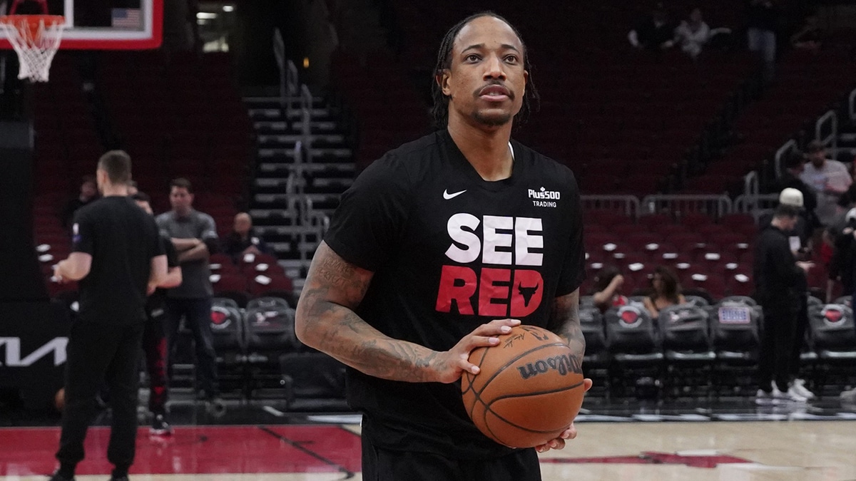 Chicago Bulls forward DeMar DeRozan (11) warms up before the game against the New York Knicks at United Center. 