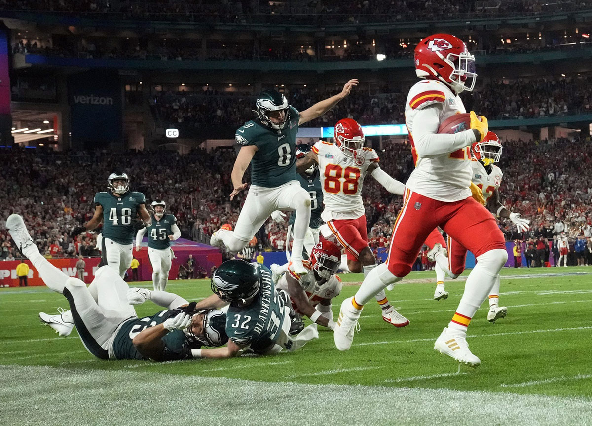 Kansas City Chiefs wide receiver Kadarius Toney (19) returns a punt against the Philadelphia Eagles during the fourth quarter in Super Bowl LVII.