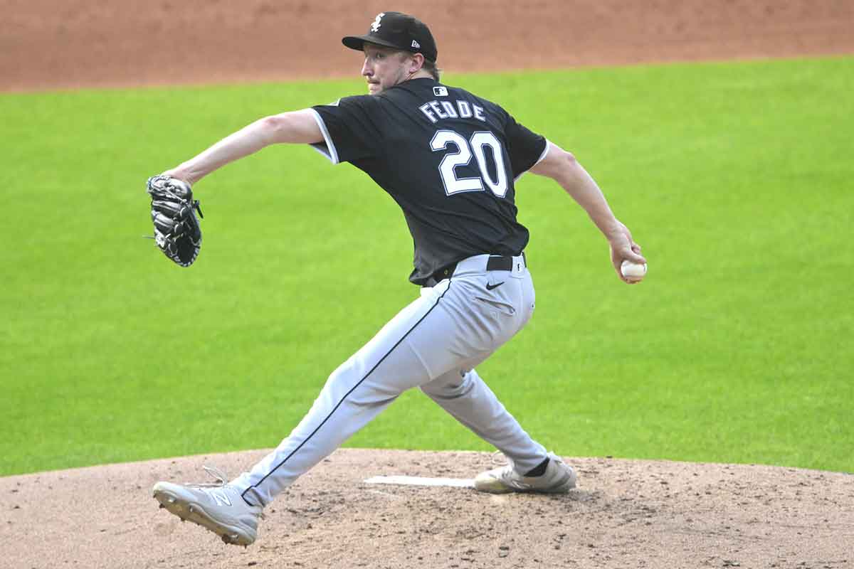Chicago White Sox starting pitcher Erick Fedde (20) delivers a pitch in the second inning against the Cleveland Guardians at Progressive Field.