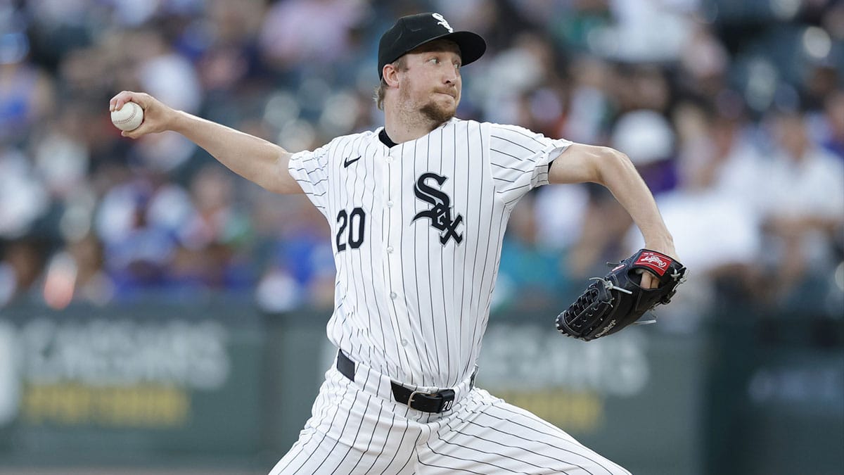 Chicago White Sox starting pitcher Erick Fedde (20) delivers a pitch against the Los Angeles Dodgers during the first inning at Guaranteed Rate Field.