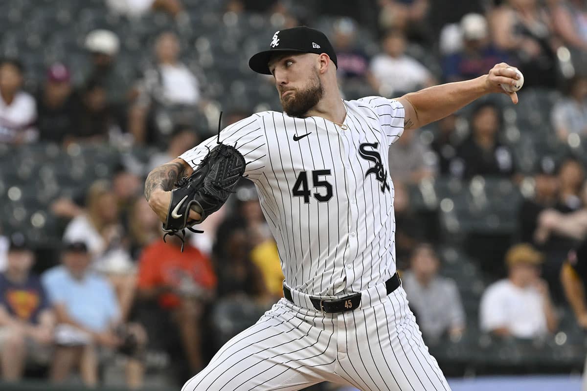 Chicago White Sox pitcher Garrett Crochet (45) delivers against the Pittsburgh Pirates during the first inning at Guaranteed Rate Field.