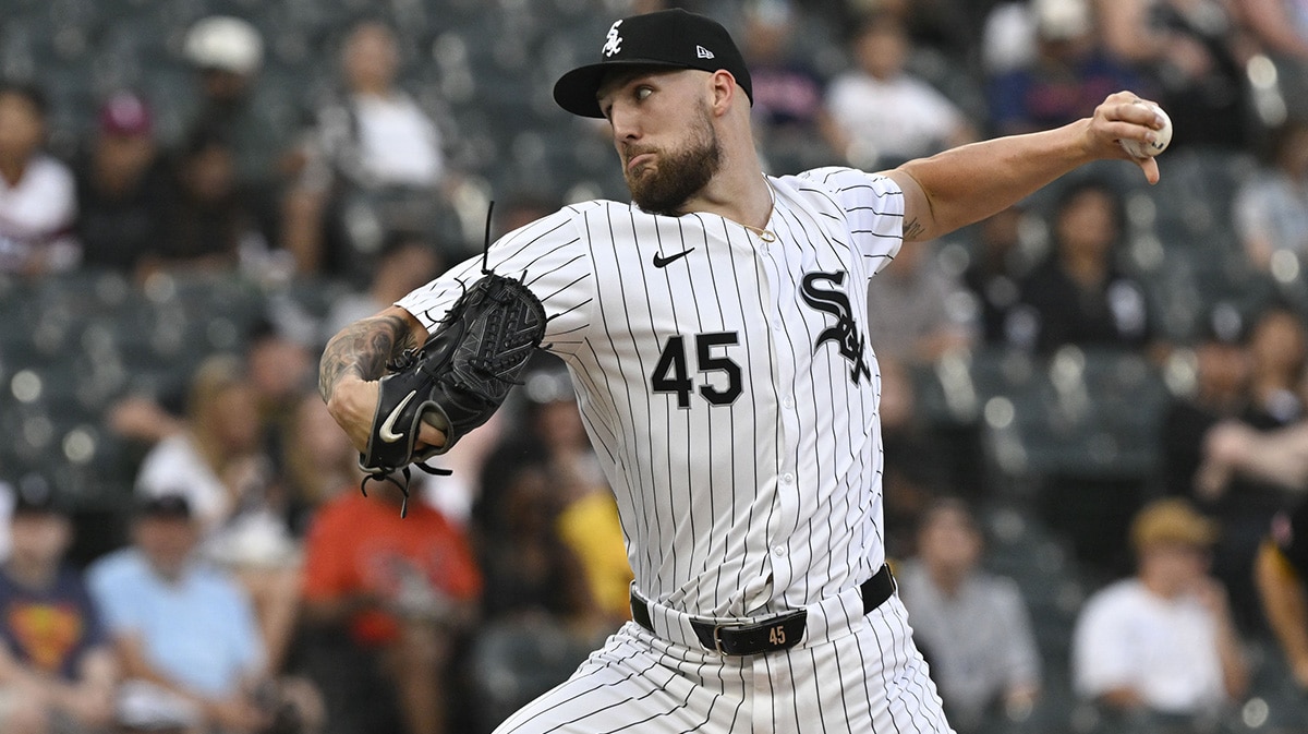 Chicago White Sox pitcher Garrett Crochet (45) delivers against the Pittsburgh Pirates during the first inning at Guaranteed Rate Field.