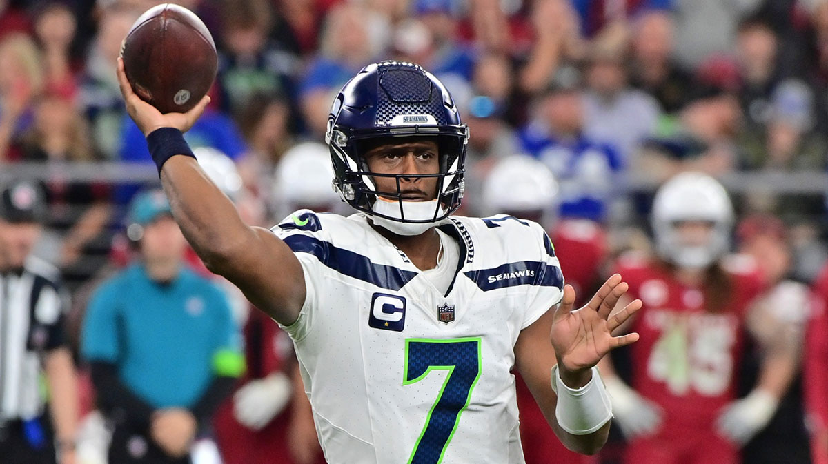 Seattle Seahawks quarterback Geno Smith (7) throws in the second half against the Arizona Cardinals at State Farm Stadium