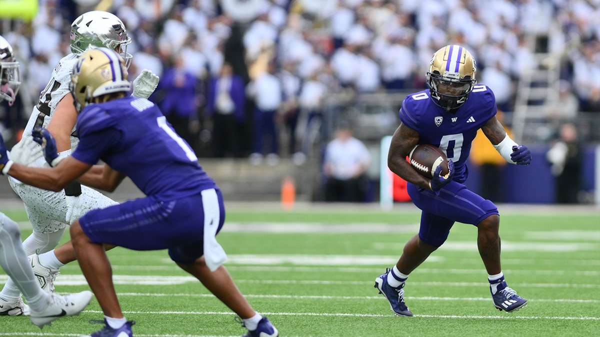 Washington Huskies wide receiver Giles Jackson (0) carries the ball against the Oregon Ducks during the game at Alaska Airlines Field at Husky Stadium.