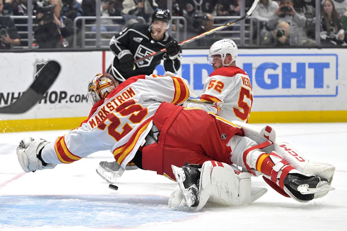 Calgary Flames goaltender Jacob Markstrom (25) reaches for the puck on a shot by Los Angeles Kings left wing Kevin Fiala (22) in the second period at Crypto.com Arena.