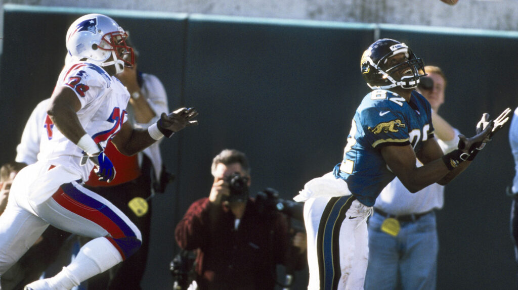 acksonville Jaguars receiver Jimmy Smith (82) catches a touchdown pass against the New England Patriots during the 1998 AFC Wild Card Playoff Game where the Jaguars defeated the Patriots 25-10 at Jacksonville stadium