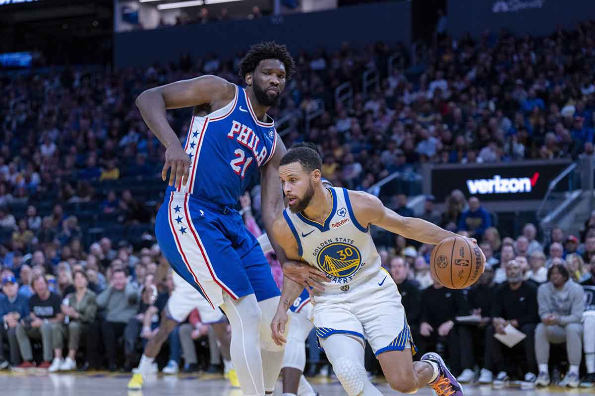 Golden State Warriors guard Stephen Curry (30) drives against Philadelphia 76ers center Joel Embiid (21) during the fourth quarter at Chase Center. 