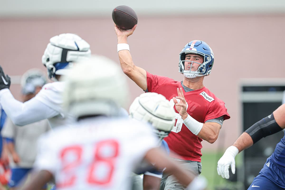 ew York Giants quarterback Daniel Jones (8) throws a pass during training camp at Quest Diagnostics Training Facility