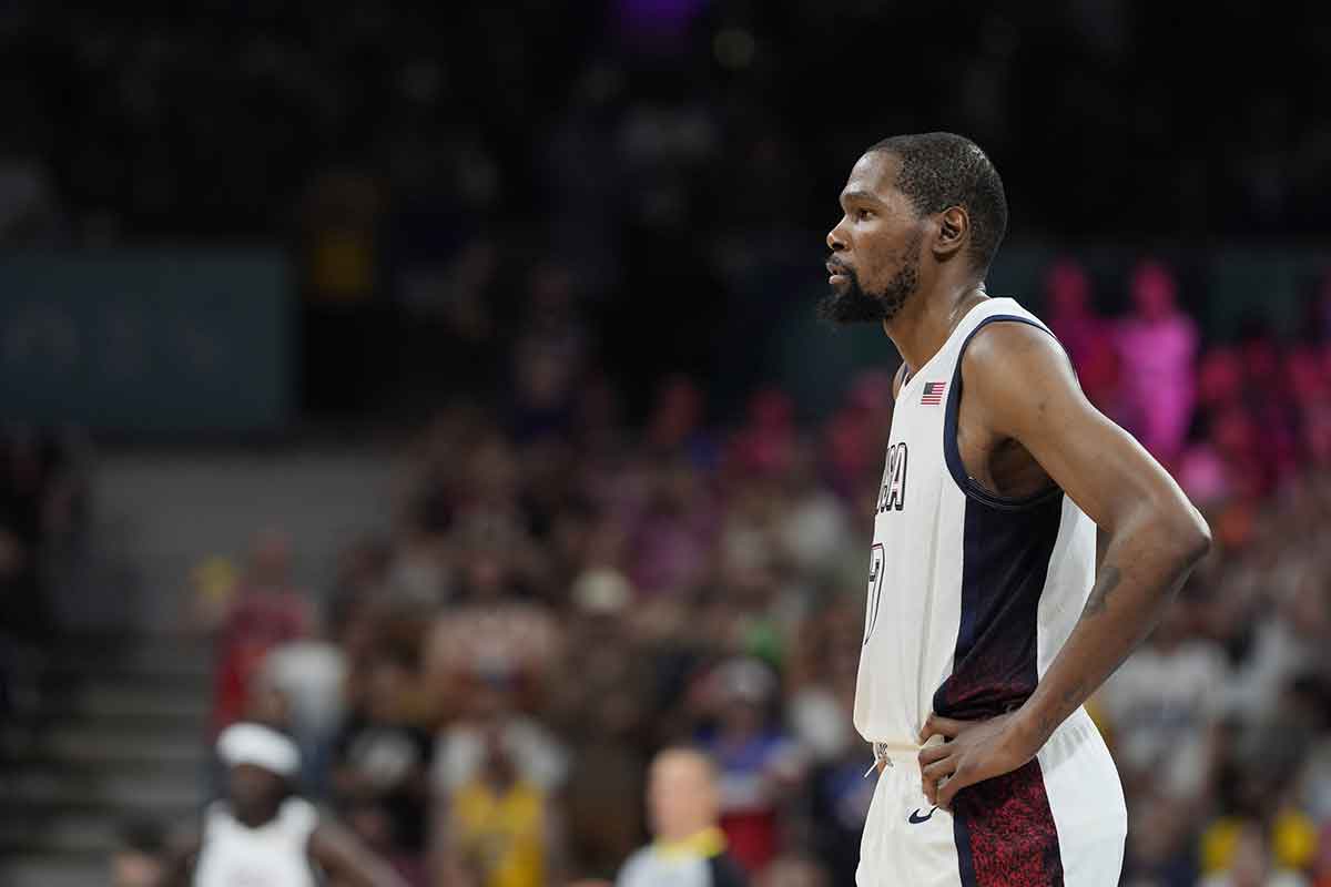 United States guard Kevin Durant (7) in the third quarter against South Sudan during the Paris 2024 Olympic Summer Games at Stade Pierre-Mauroy. 