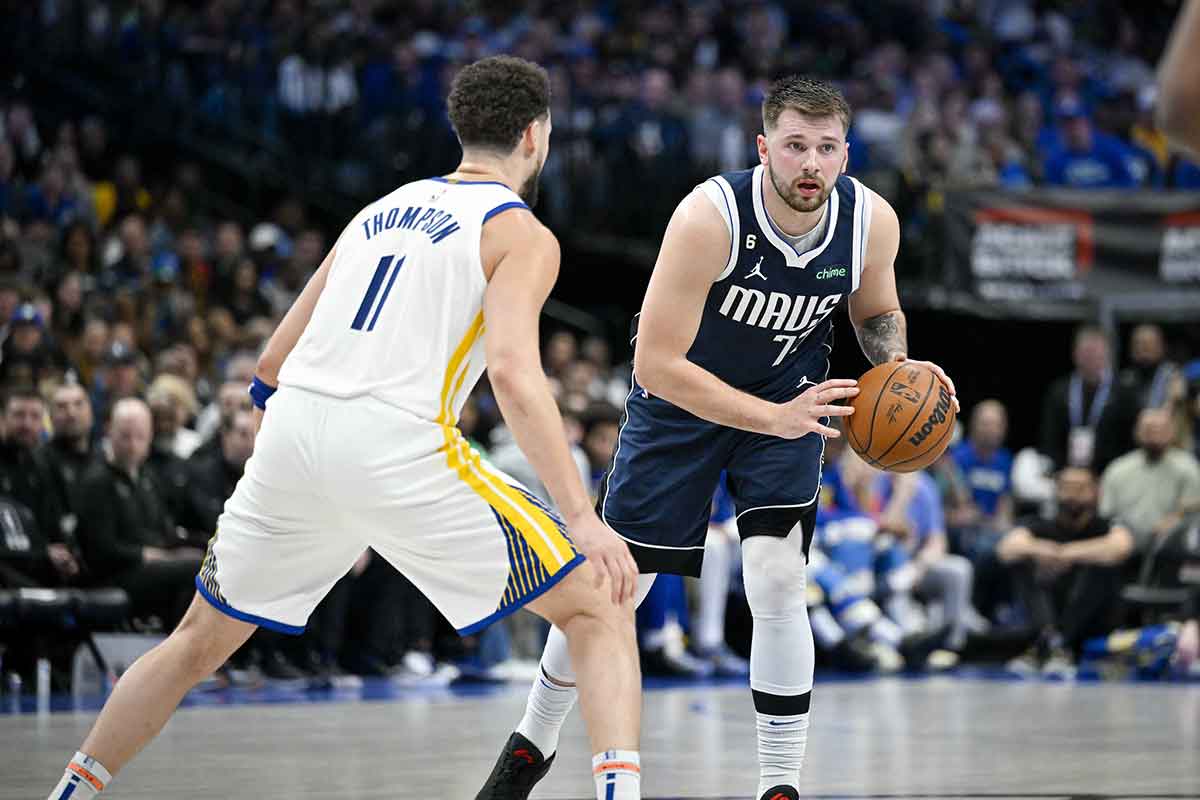 Golden State Warriors guard Klay Thompson (11) and Dallas Mavericks guard Luka Doncic (77) in action during the game between the Dallas Mavericks and the Golden State Warriors at the American Airlines Center.