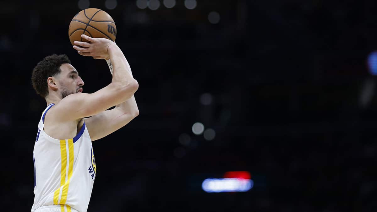 Golden State Warriors guard Klay Thompson (11) shoots the ball against the Washington Wizards in the second half at Capital One Arena.