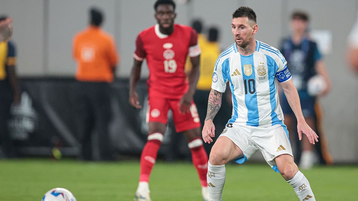 Argentina forward Lionel Messi (10) in action during the second half against Canada at Metlife Stadium.