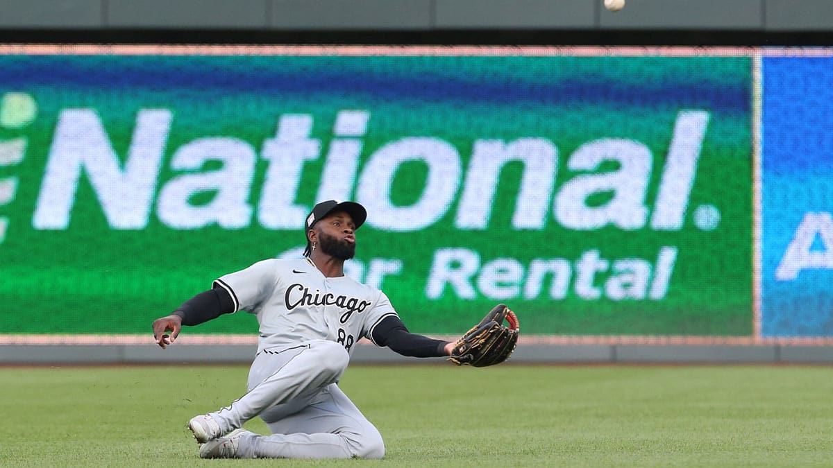 Chicago White Sox outfielder Luis Robert Jr. (88) makes a catch against the Kansas City Royals during the bottom of the fourth inning at Kauffman Stadium. 