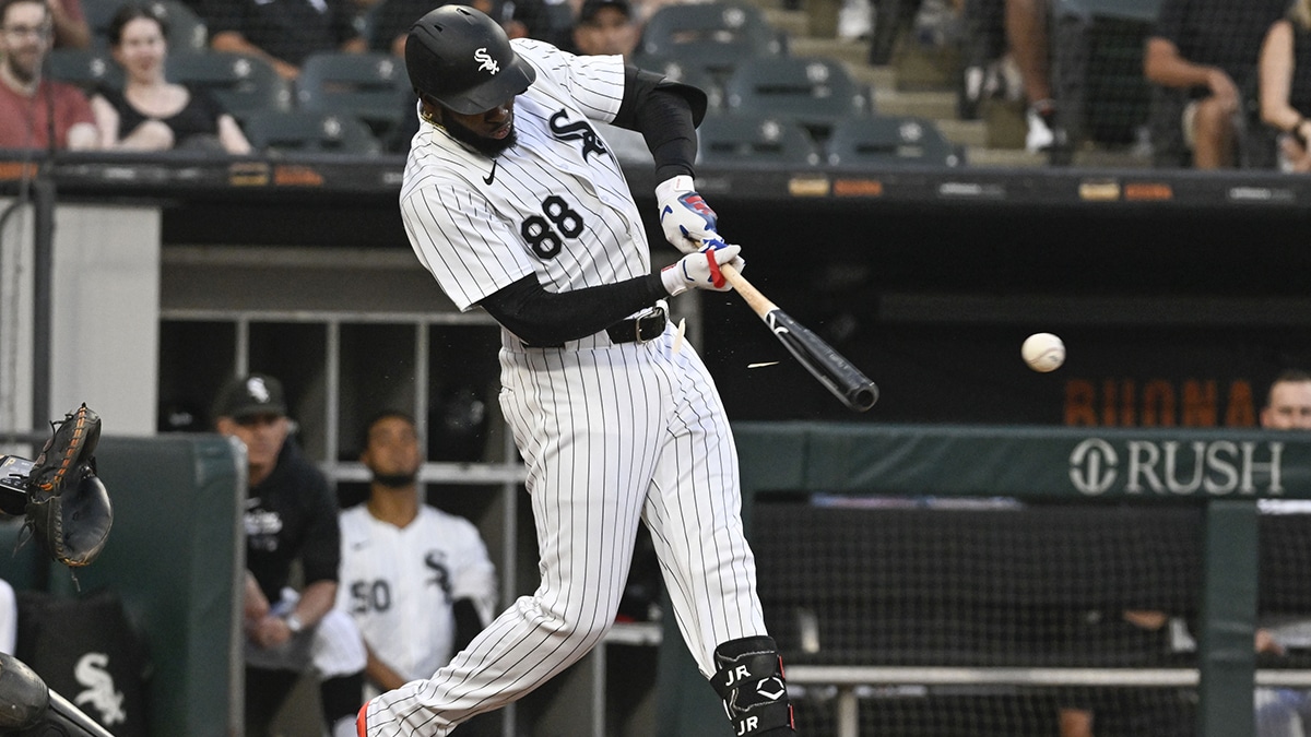 Chicago White Sox outfielder Luis Robert Jr. (88) hits an RBI single against the Pittsburgh Pirates during the third inning at Guaranteed Rate Field