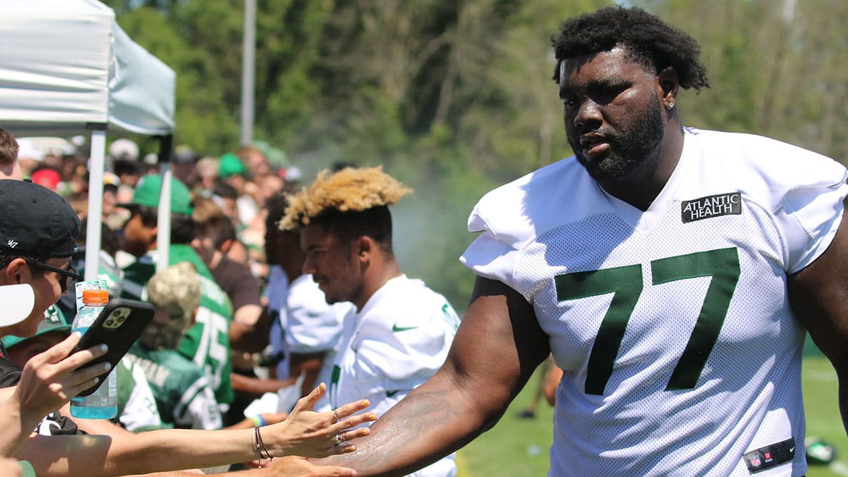 Mekhi Becton signs autographs and takes photos with fans after practice. Jet Fan Fest took place at the 2022 New York Jets Training Camp in Florham Park, NJ on July 30, 2022. Jet Fan Fest Took Place At The 2022 New York Jets Training Camp In Florham Park Nj On July 30 2022