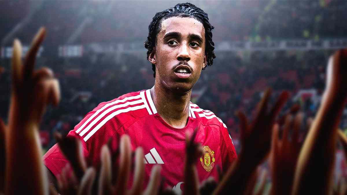 Leny Yoro Manchester United