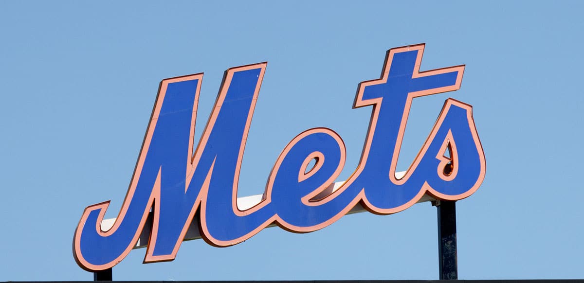 The New York Mets logo stands in center field before the game against the Washington Nationals at Clover Park.