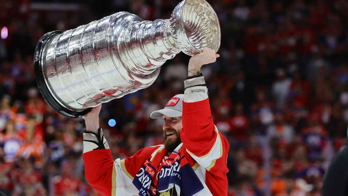  Florida Panthers defenseman Oliver Ekman-Larsson (91) lifts the cup after winning game seven of the 2024 Stanley Cup Final against the Edmonton Oilers at Amerant Bank Arena.