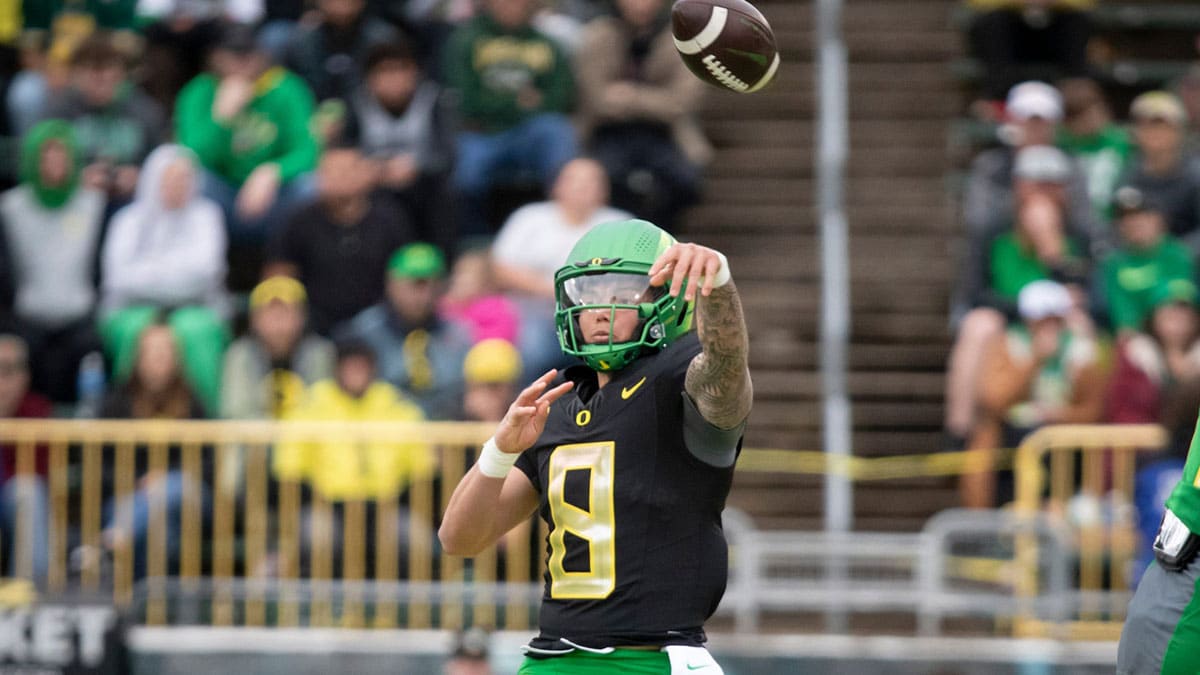 Oregon quarterback Dillon Gabriel throws the ball during the Oregon Ducks’ Spring Game 