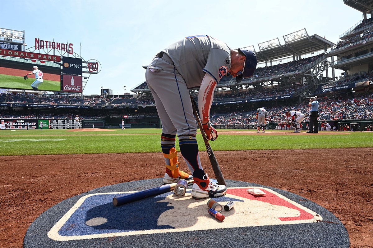 New York Mets first baseman Pete Alonso (20) prepares to bat on the on deck circle against the Washington Nationals during the first inning at Nationals Park.