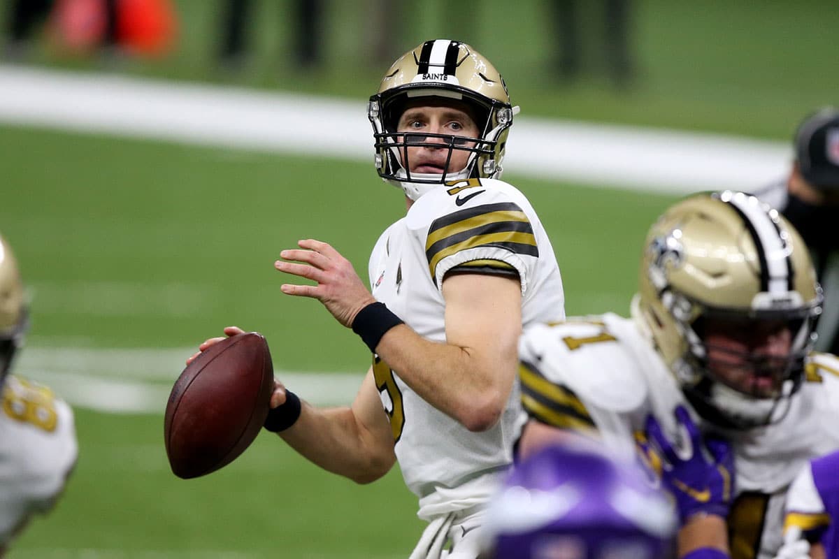 New Orleans Saints quarterback Drew Brees (9) looks to throw a pass against the Minnesota Vikings in the second quarter at the Mercedes-Benz Superdome. 