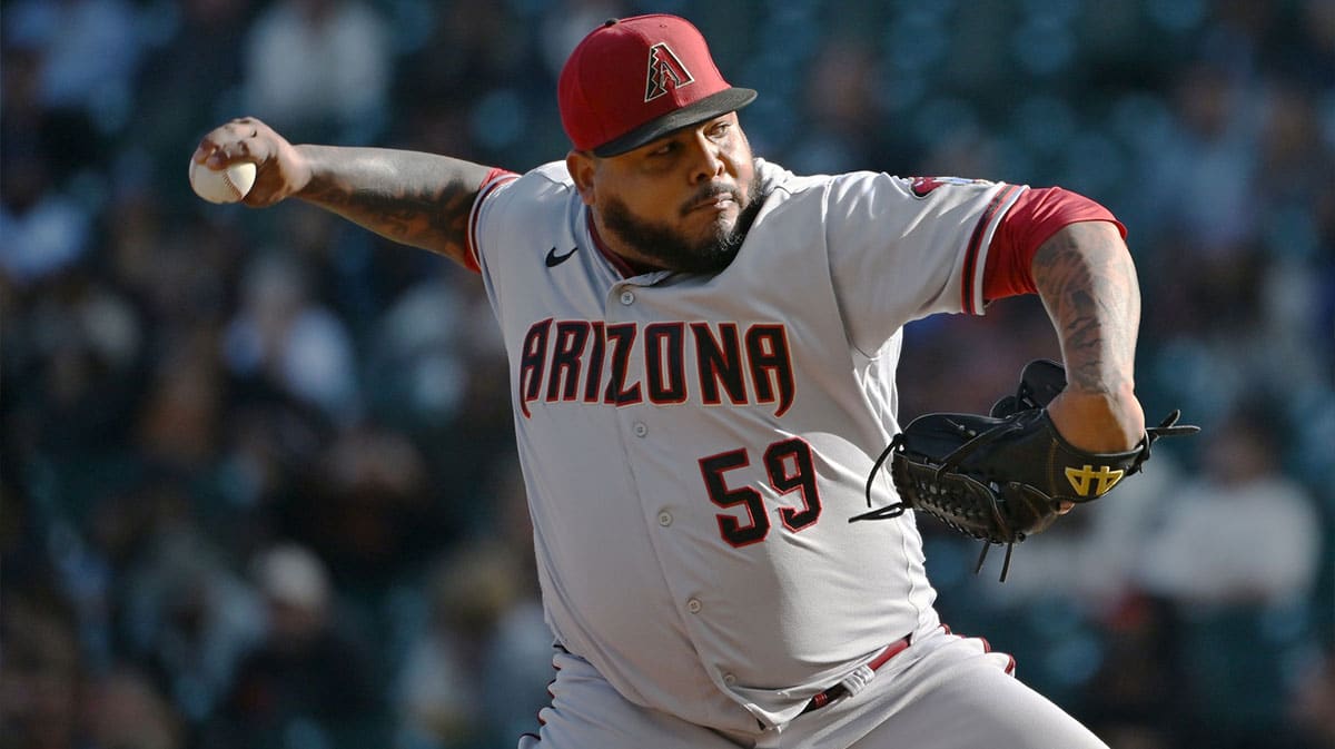 Arizona Diamondbacks relief pitcher Reyes Moronta (59) throws against the San Francisco Giants during the ninth inning at Oracle Park.