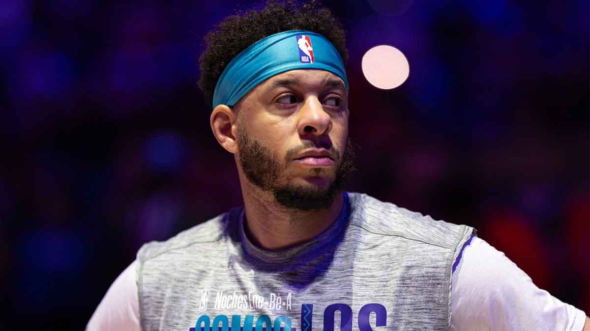 Charlotte Hornets guard Seth Curry stands for the anthem before action against the Philadelphia 76ers at Wells Fargo Center.