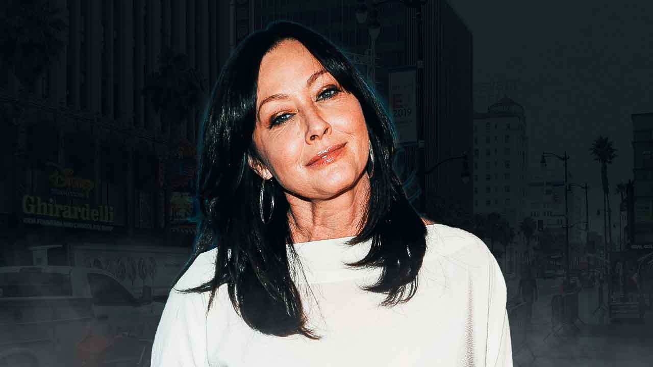 Shannen Doherty with a white t-shirt