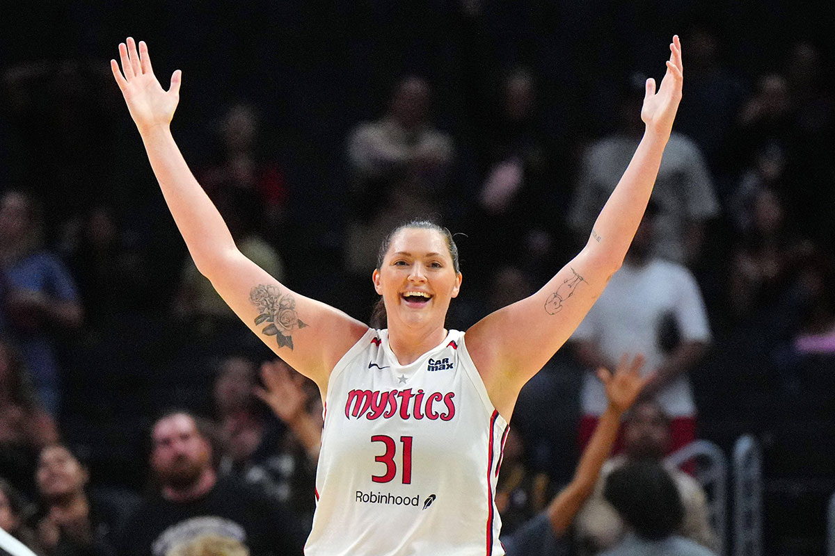 Washington Mystics center Stefanie Dolson (31) celebrates at the end of the game against the Los Angeles Sparks.