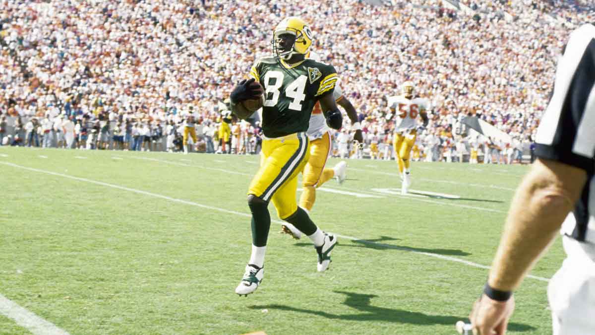 Sterling Sharpe scoring a touchdown for the Packers