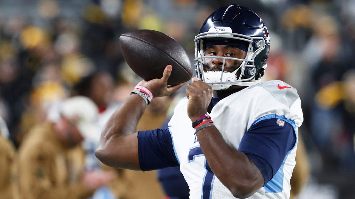 Tennessee Titans quarterback Malik Willis (7) throws on the sidelines against the Pittsburgh Steelers during the fourth quarter at Acrisure Stadium.