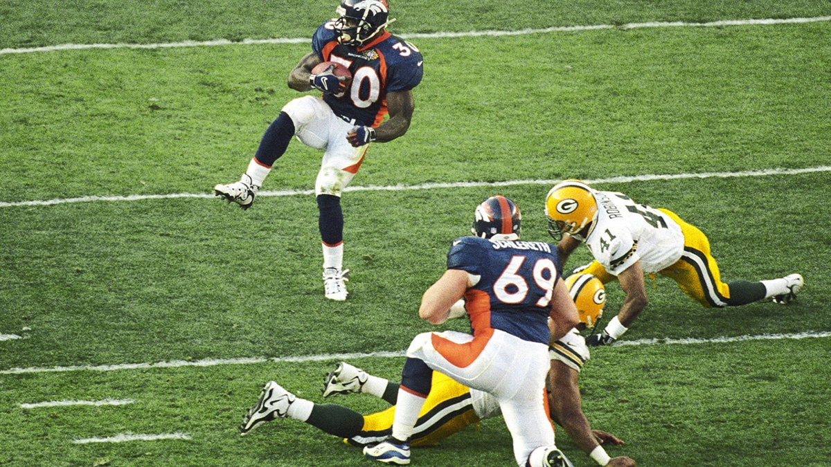 Terrell Davis Broncos rushing the football against the Packers