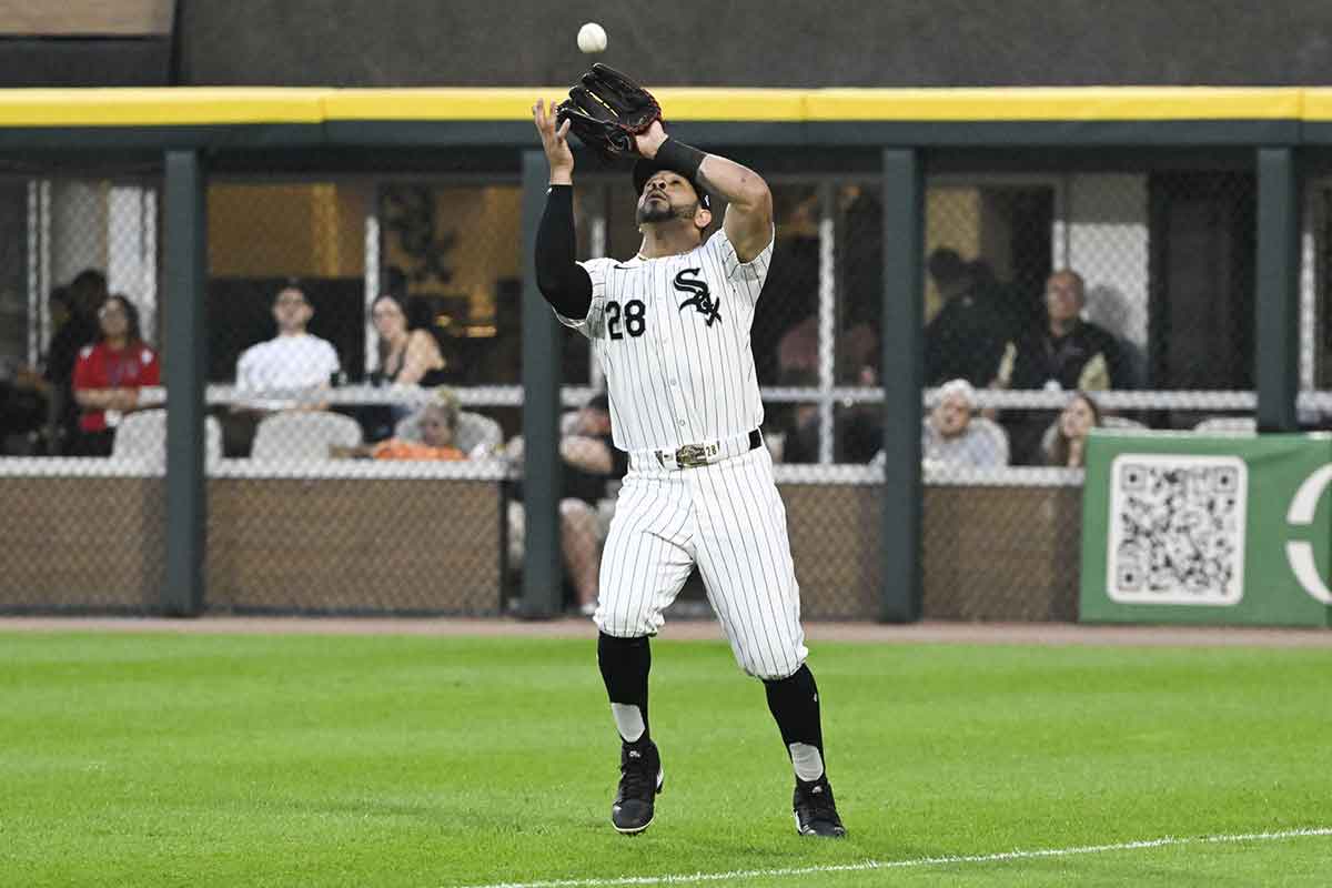 Tommy Pham (28) catches a fly ball hit by Pittsburgh Pirates outfielder Andrew McCutchen (22) during the fifth inning at Guaranteed Rate Field. Mandatory Credit: