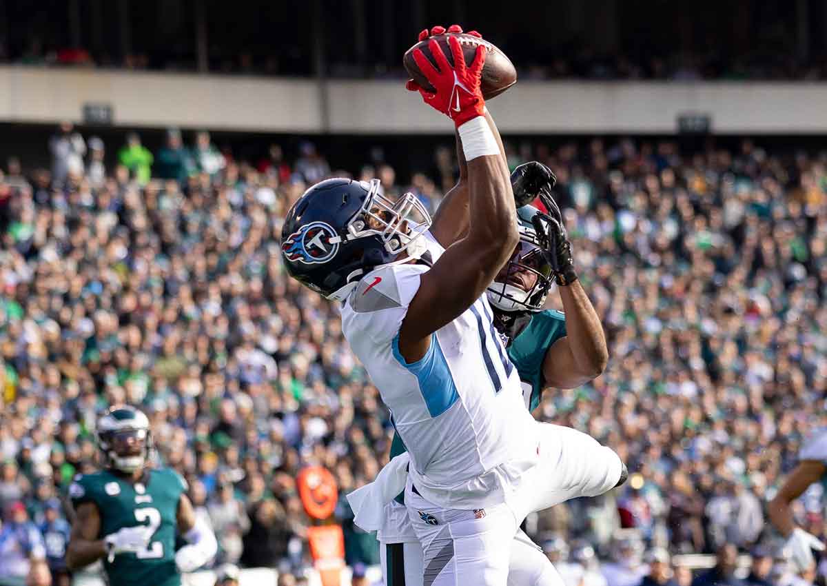 Tennessee Titans wide receiver Treylon Burks (16) makes a touchdown catch in front of Philadelphia Eagles cornerback Josiah Scott (33) during the first quarter at Lincoln Financial Field.