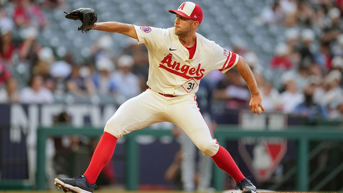 Los Angeles Angels starting pitcher Tyler Anderson (31) throws in the third inning against the Seattle Mariners at Angel Stadium.