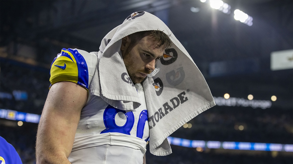 Los Angeles Rams tight end Tyler Higbee (89) leaves the field after losing a 2024 NFC wild card game against the Detroit Lions at Ford Field.