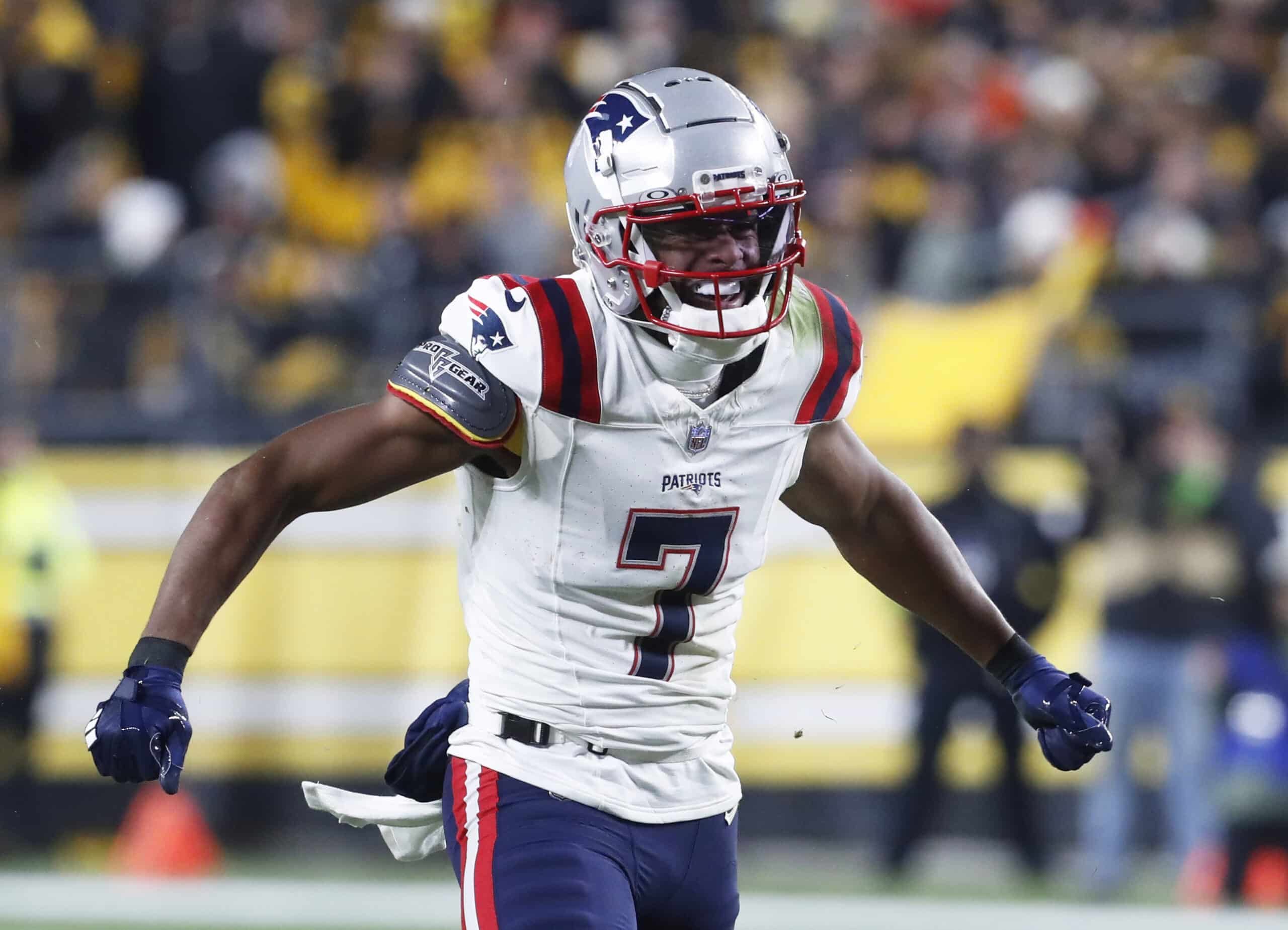 Dec 7, 2023; Pittsburgh, Pennsylvania, USA; New England Patriots wide receiver JuJu Smith-Schuster (7) reacts after a first down catch against the Pittsburgh Steelers during the second quarter at Acrisure Stadium. 