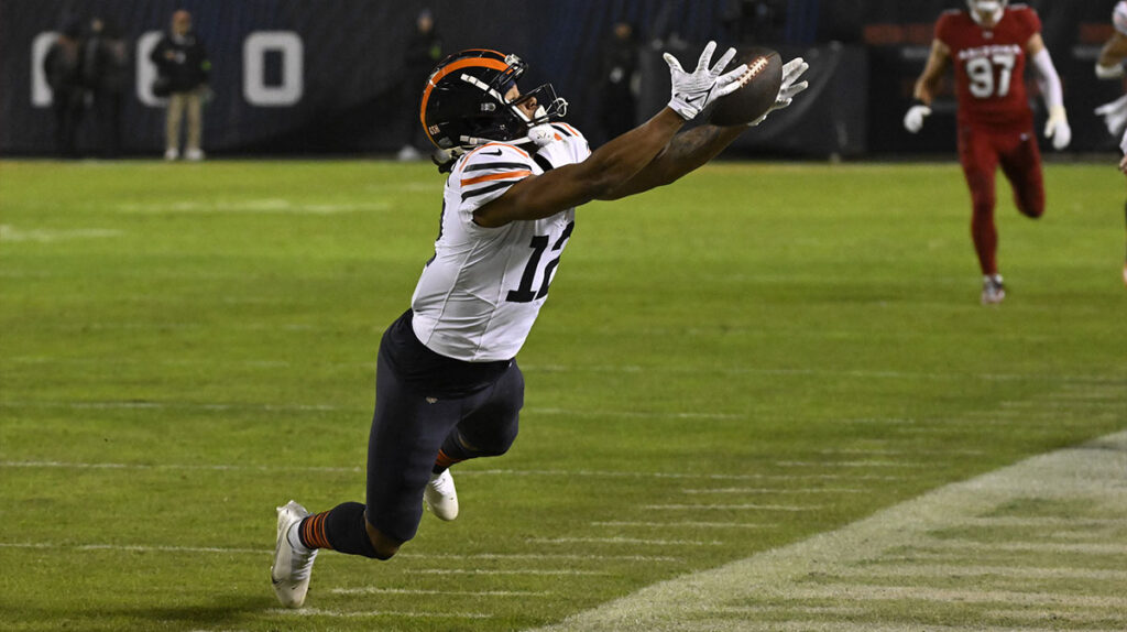 Chicago Bears wide receiver Velus Jones Jr. (12) can t bring in a pass against the Arizona Cardinals during the second half at Soldier Field. 