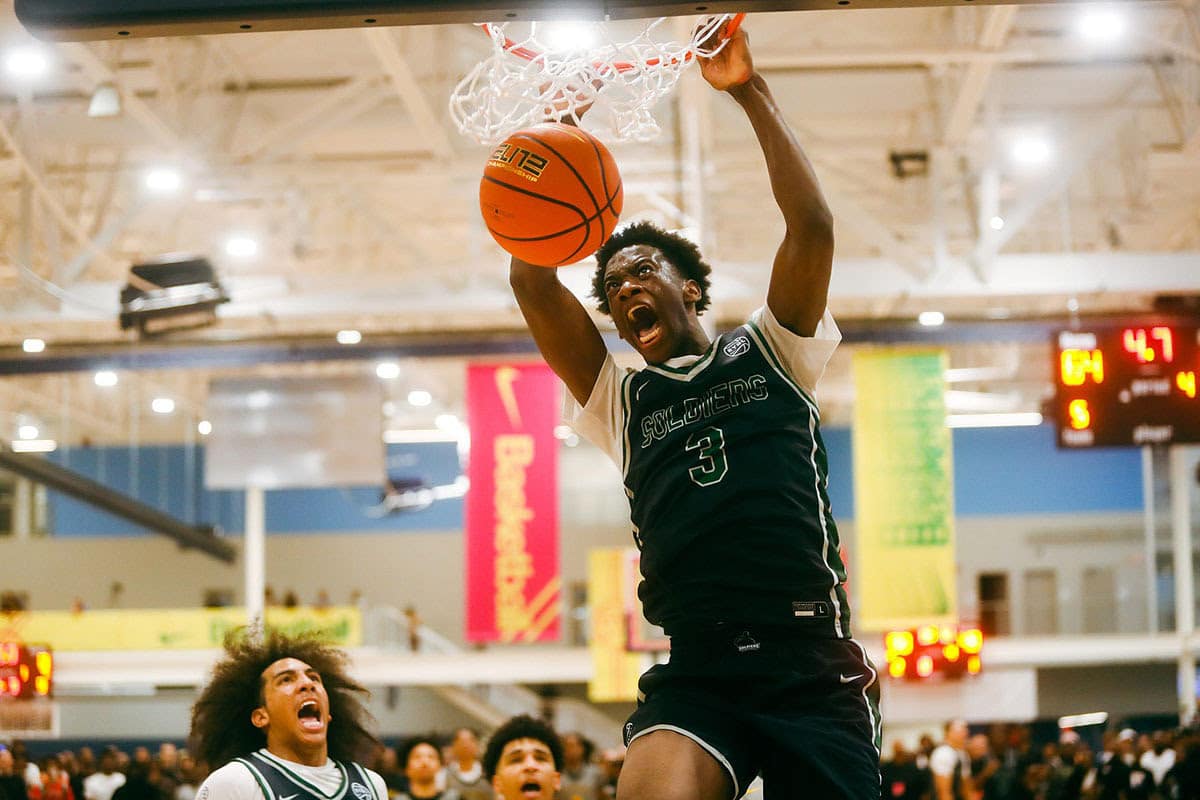 Team Oak Soldier’s AJ Dybantsa (3) dunks the ball against Team Thad during the Nike Elite Youth Basketball League session one.