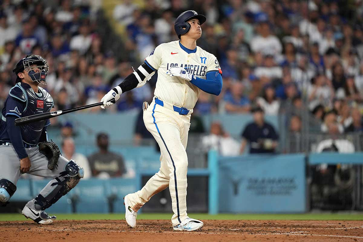 Dodgers fan makes incredible gold Shohei Ohtani bobblehead pull