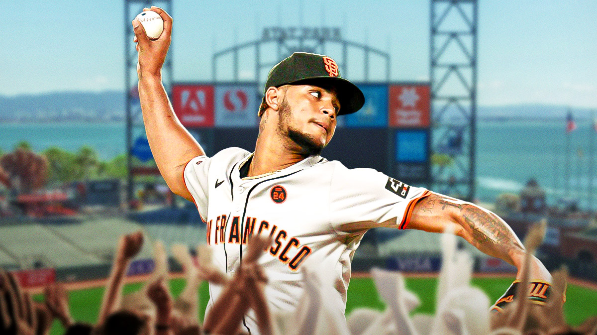 Giants Camilo Doval pitching a baseball at Oracle Park.