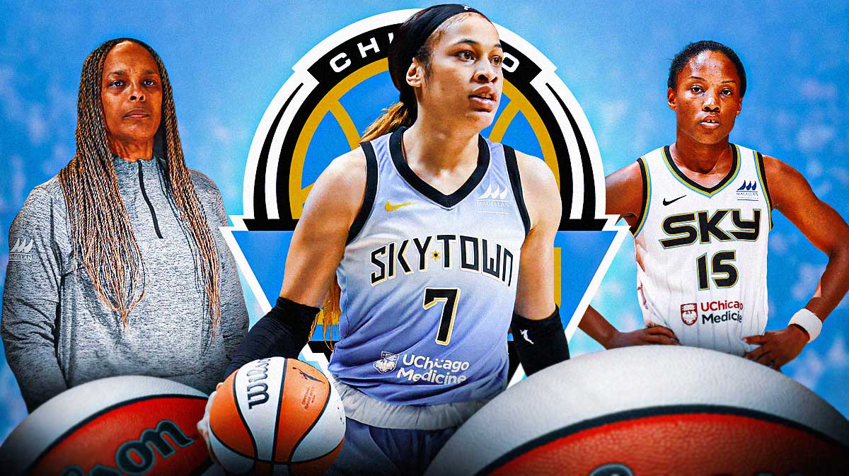 Sky's Chennedy Carter next to Teresa Weatherspoon, Lindsay Allen