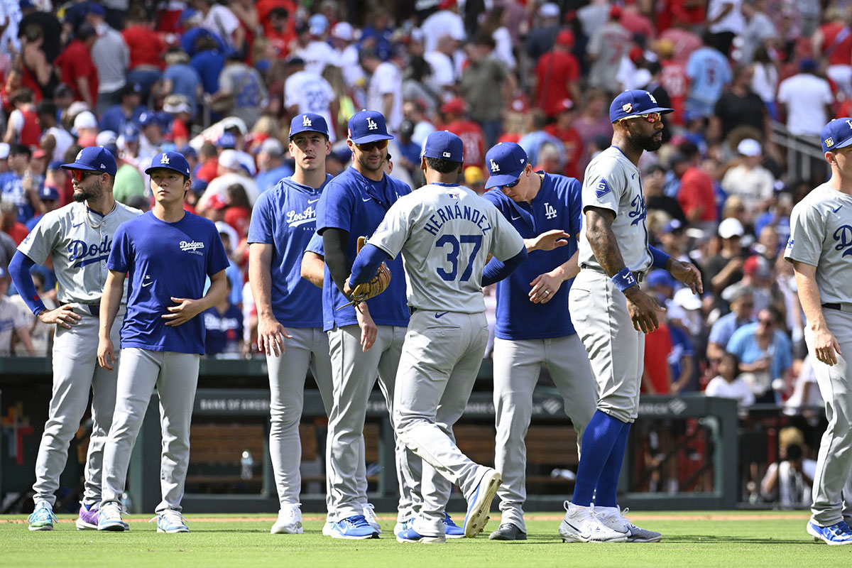 Dodgers' Dave Roberts drops truth bomb on NL West scoreboard watching