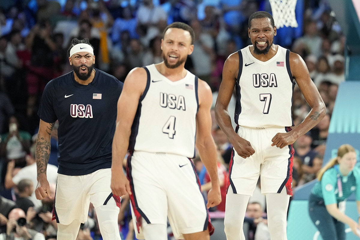 Anthony Davis (left), guard Kevin Durant (7) and shooting guard Stephen Curry (4) celebrate