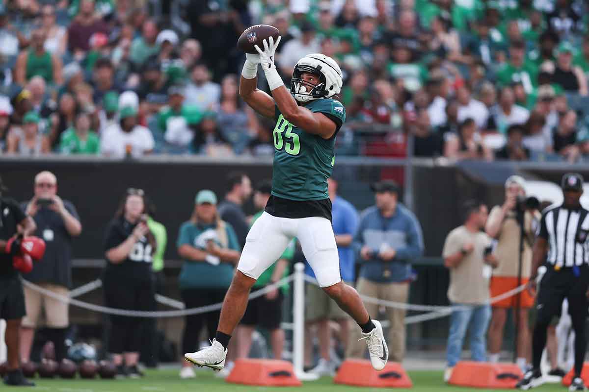 Philadelphia Eagles tight end Albert Okwuegbunam Jr. (85) catches the ball during a training camp practice at Lincoln Financial Field.